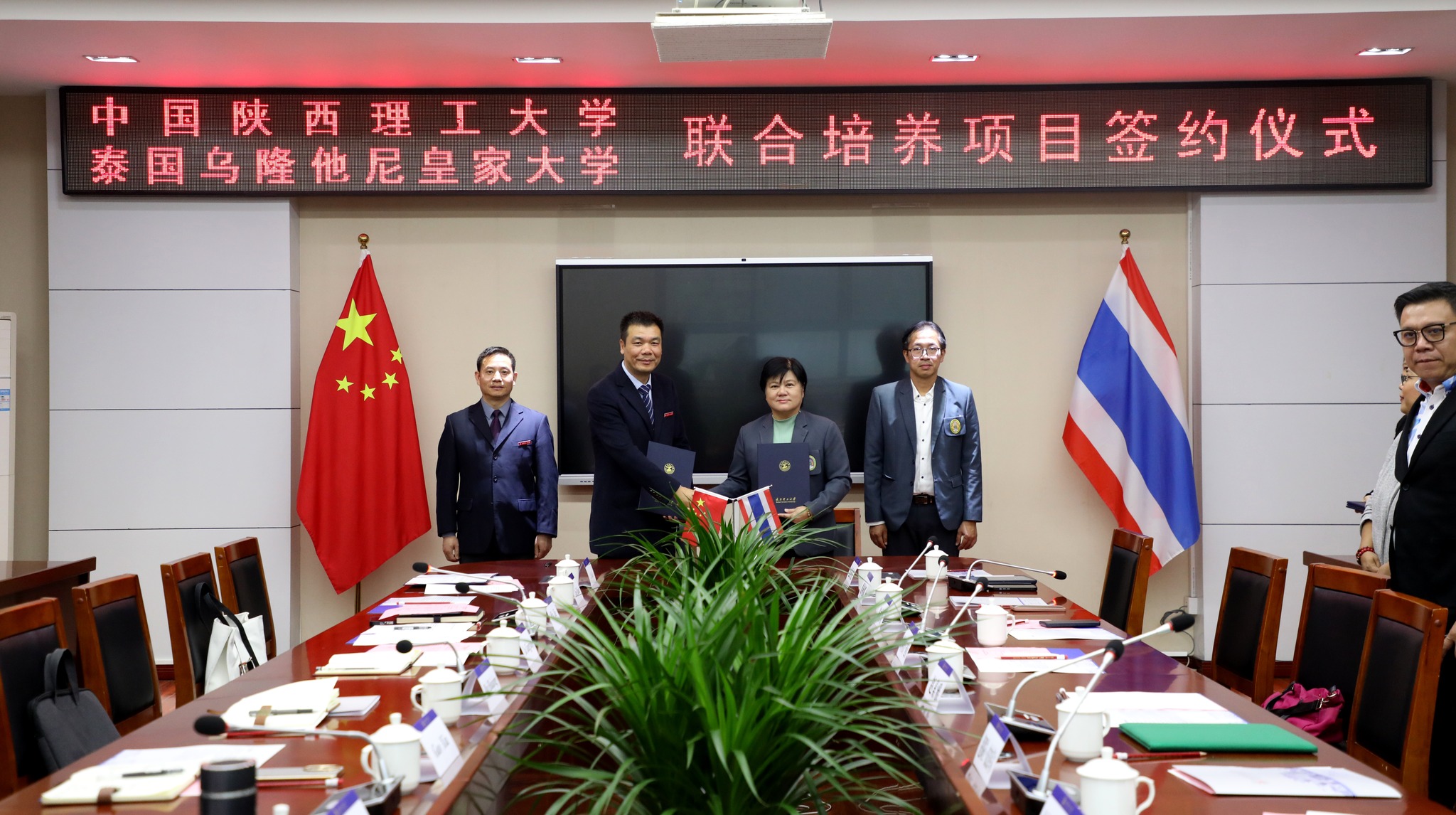 อธิการบดี เยี่ยมชมมหาวิทยาลัยเทคโนโลยีส่านซี