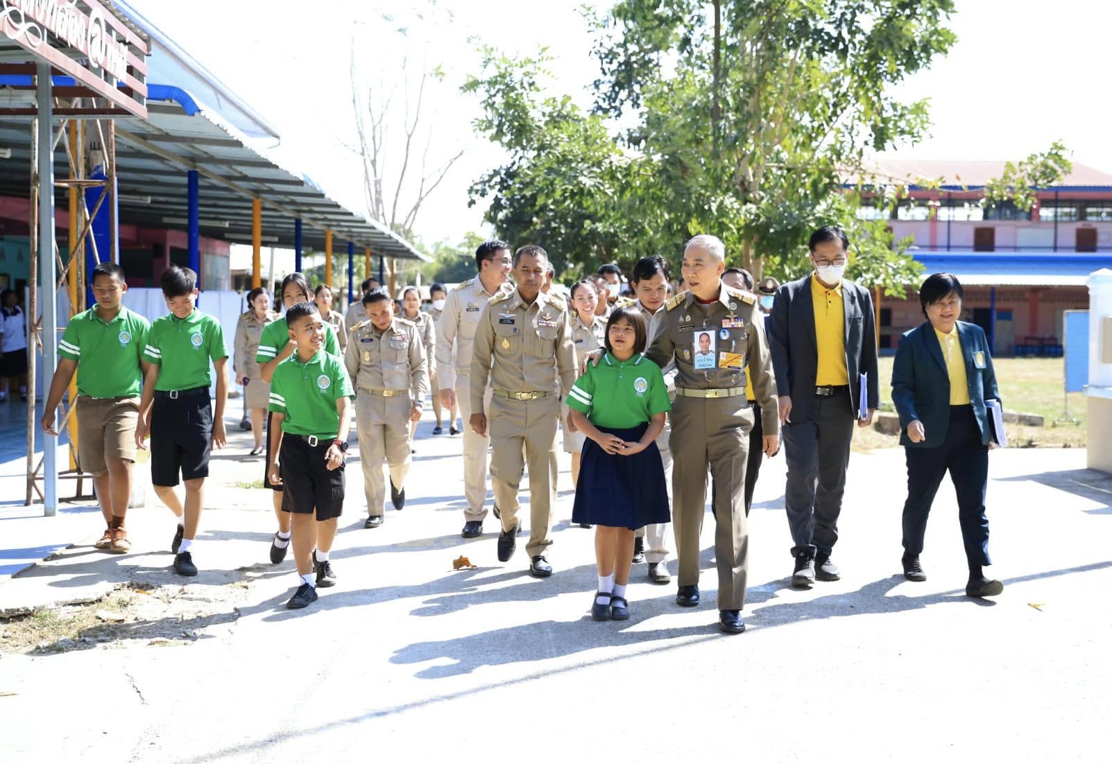 องคมนตรีลงพื้นที่ตรวจเยี่ยมโรงเรียนฯ